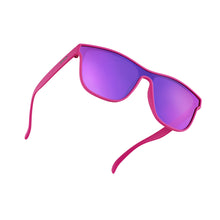 Óculos de sol rosa unissex com armação quadrada e lente única roxa espelhada, polarizada com proteção UV400. O acessório é leve, confortável e não escorrega ou pula no rosto ao realizar esportes.