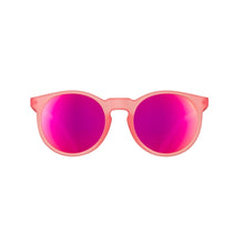 Óculos de sol rosa unissex com armação redonda e lente rosa espelhada, polarizada com proteção UV400. O acessório é leve, confortável e não escorrega ou pula no rosto ao realizar esportes.