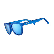 Óculos de sol azul unissex com armação quadrada e lente azul espelhada, polarizada com proteção UV400. O acessório é leve, confortável e não escorrega ou pula no rosto ao realizar esportes.