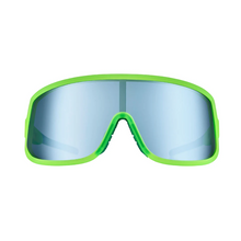 Óculos de sol verde unissex com armação máscara e lente única cinza espelhada, polarizada com proteção UV400. O acessório é leve, confortável e não escorrega ou pula no rosto ao realizar esportes.