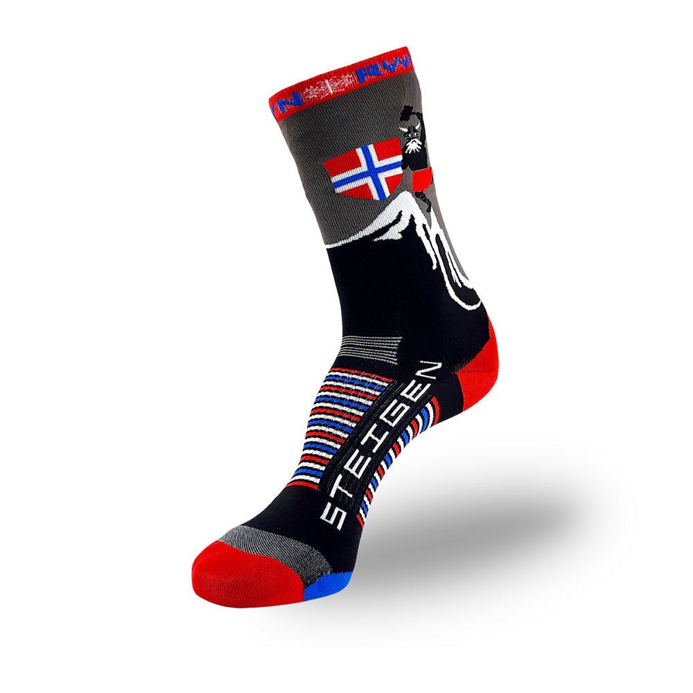 Meia corrida preta bandeira da Noruega, cano alto e tamanho único. A meia é sem costura, anti-bolha e confortável.