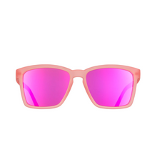 Óculos de sol rosa unissex com armação quadrada para rosto pequeno e lente rosa espelhada, polarizada com proteção UV400. O acessório é leve, confortável e não escorrega ou pula no rosto ao realizar esportes.
