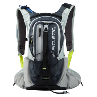 Mochila de Hidratação - Fitletic Journey, para corredores, ciclistas e aventureiros. Feita de tecido leve e resistente. Capacidade de Hidratação: Inclui um reservatório de 2 litros para manter-se hidratado durante longas jornadas. Vários bolsos para armazenar itens essenciais, como telefone, chaves, carteira e alimentos. Ajuste Confortável: Alças ajustáveis e acolchoadas para um ajuste perfeito ao corpo. Sistema de Ventilação: Painel traseiro respirável para maior conforto durante atividades intensas.